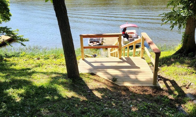 Penrod House | Lake shore home right on the water with private boat dock