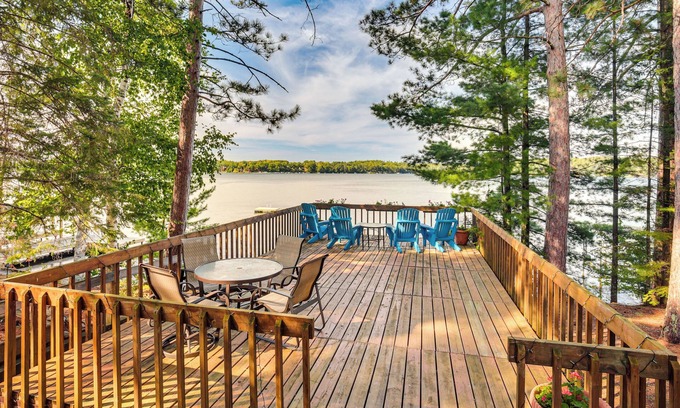 Lake Tomahawk Cabin | Lake Tomahawk Fall Retreat w/Foliage & Lake Views