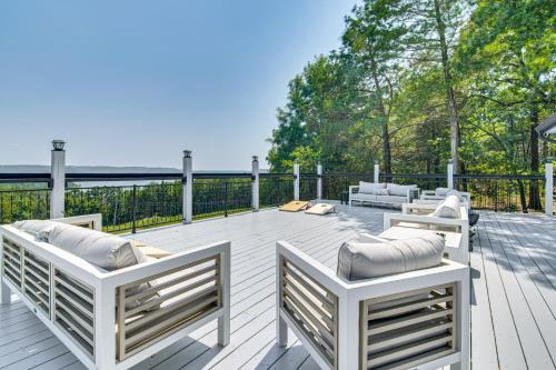 Marmaros House | Lake View and Game Room on 3 half Acres, Near Marina