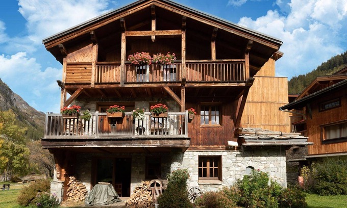 Les Brevieres Ski Chalet | Lake-view chalet in Tignes, close to ski area