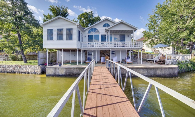 Gravois Mills House | Lake View Cottage: Lake Ozarks Getaway