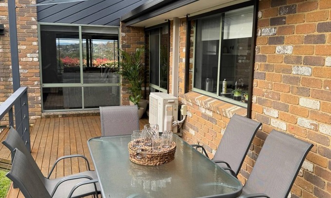 Lilydale House | Lake View Family House, private gardens, breathtaking view, nature walks.