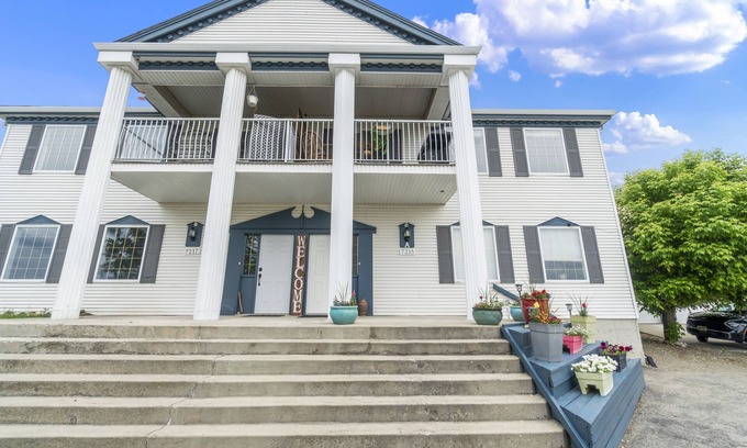 Vernon Apartment | Lake View Hideaway - 3 bed, 2 bath, sleeps 8