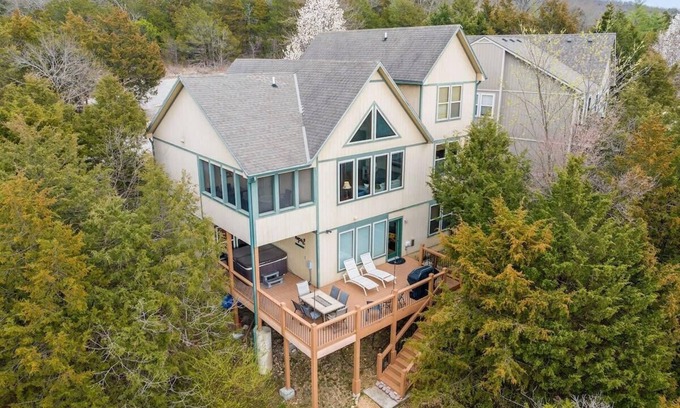 Hollister Cabin | Lake View, Hot Tub, Fire pit, Gameroom w/Pinball