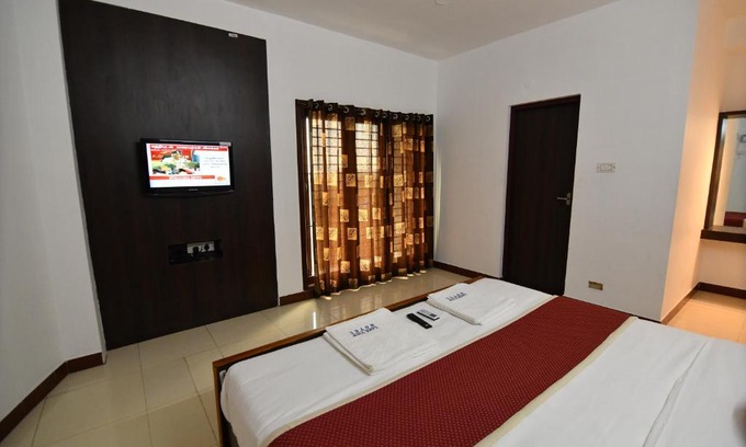 KK Nagar Hotel | Lake View Hotel