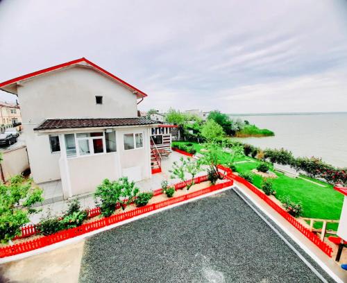Navodari House | Lake View House