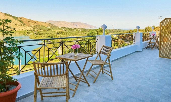 Kavallos Villa | Lake View Villa II