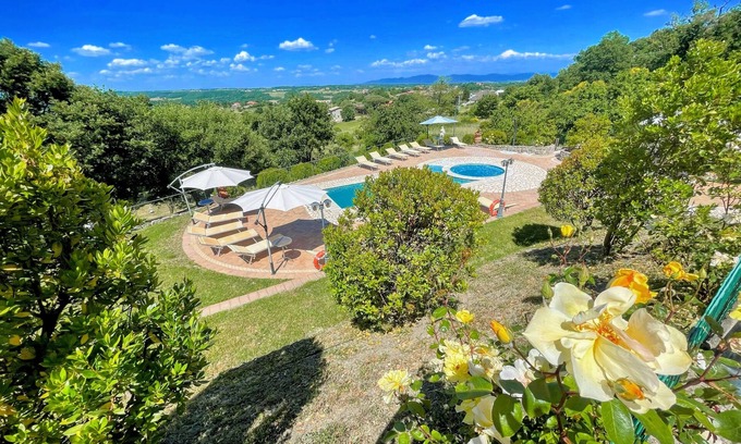 Montefiascone Villa | LAKE VIEWS BOLSENA-EXCLUSIVE VILLA/POOL/JACUZZI/SLEEPS 24/CHILDRENS PLAYGROUND