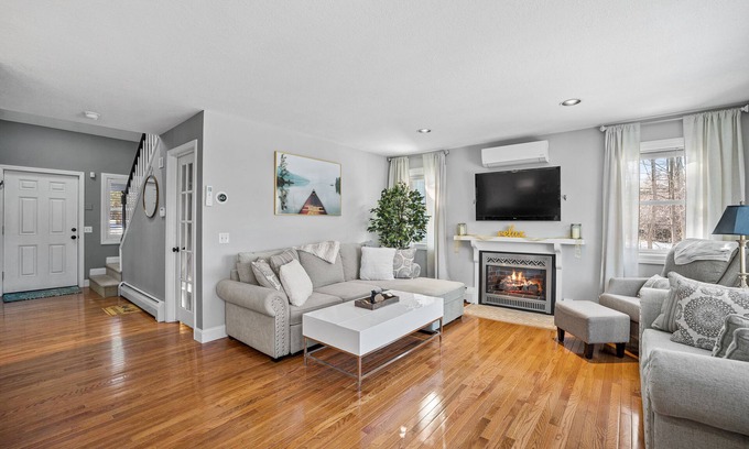 Laconia Condo | Lake Winni/Ski Oasis w/Hot Tub + Pool by Weirs Beach