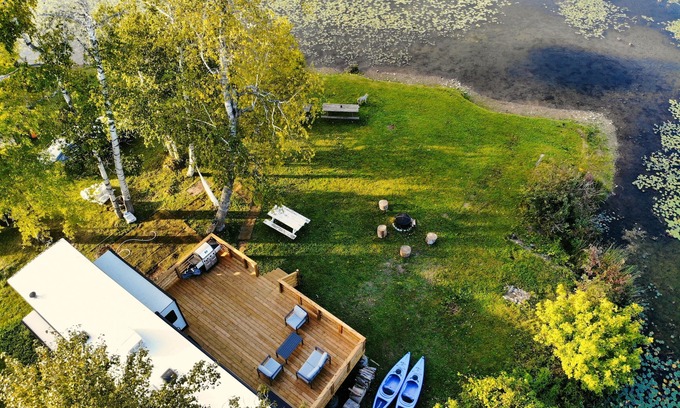 Halton Hills House | Lakefront 1 bedroom tiny home