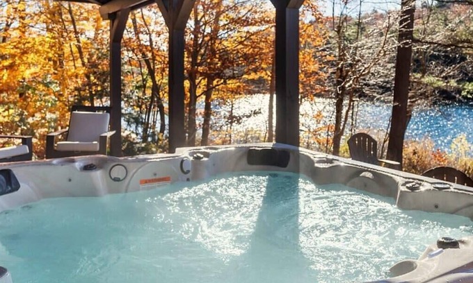 Newbury House | Lakefront 5-BR Chalet 15-Min. to Mt. Sunapee
