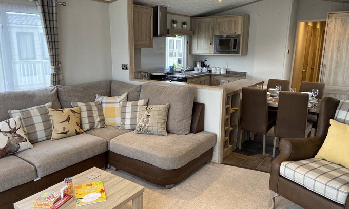Flookburgh Other | Lakefront Carnaby Lodge - 3 Bedrooms - Sleeps 6 - Idyllic