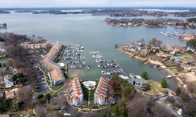 Cornelius Condo | Lakefront Condo