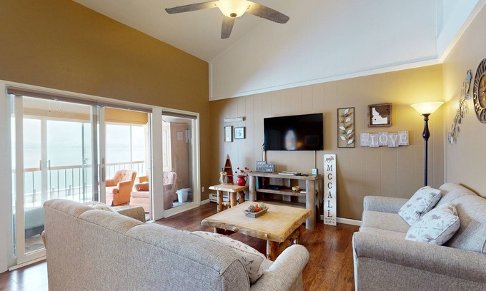 McCall Condo | Lakefront condo w/enclosed balcony, lovely views & shared seasonal pool/beach