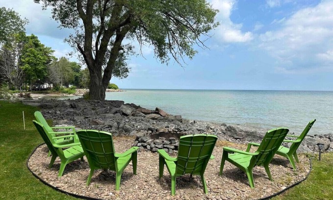 Waterport Cottage | Lakefront Cottage for 6 in Upper State NY