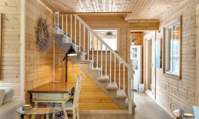 Barryton Cottage | Lakefront Cottage w/AC, King Beds, High Speed WiFi & Sandy Beach