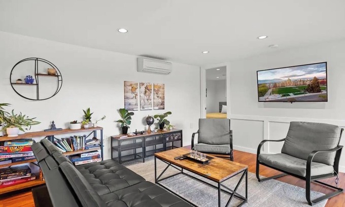 Langford House | Lakefront Escape & Water Access