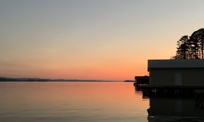 Scottsboro House | LAKEFRONT FISHING YEAR AROUND! LAKE GUNTERSVILLE COTTAGE!