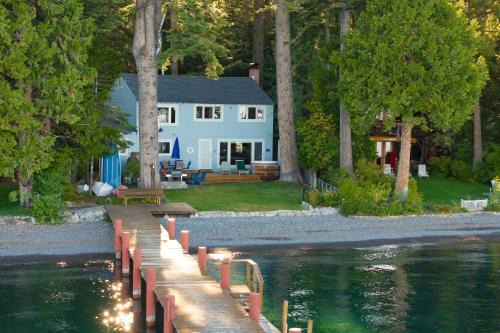 Homewood House | Lakefront Haven by AvantStay Minutes to Ski Resorts Private Dock