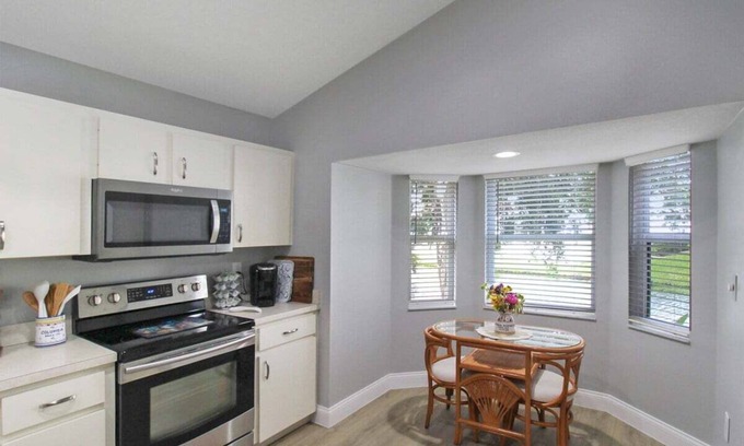 Venice House | Lakefront Home In Venice - Close To Beaches