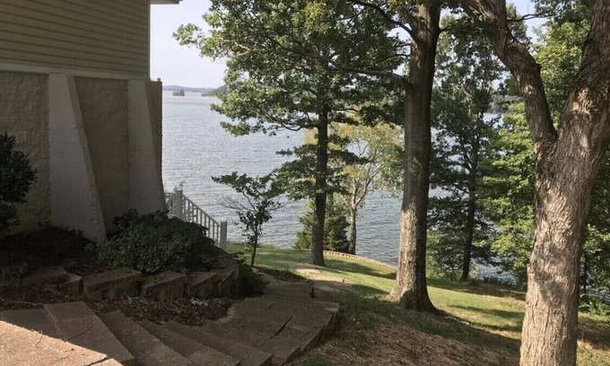 Cadiz House | Lakefront home on Lake Barkley
