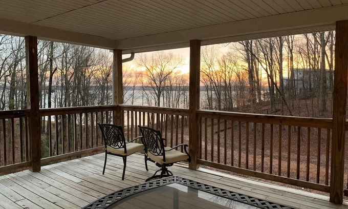 Eddyville House | Lakefront - Lake Barkley Vacation Home
