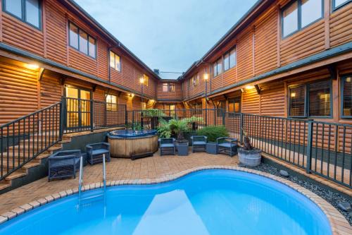 Taupo Hotel | Lakefront Lodge Taupo