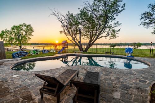 Rowlett House | Lakefront Luxe 5BR 2Bath Home with Pool & Hot Tub