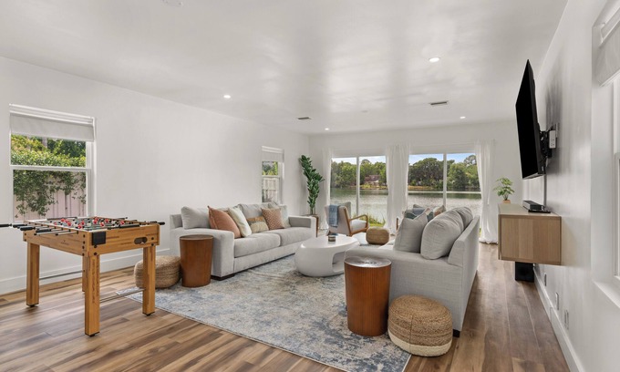 Country Club Estates House | Lakefront Luxury Rental