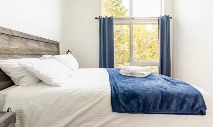 Ashfield-Colborne-Wawanosh Cottage | Lakefront Majestic Getaway with Hot Tub and Sunsets!