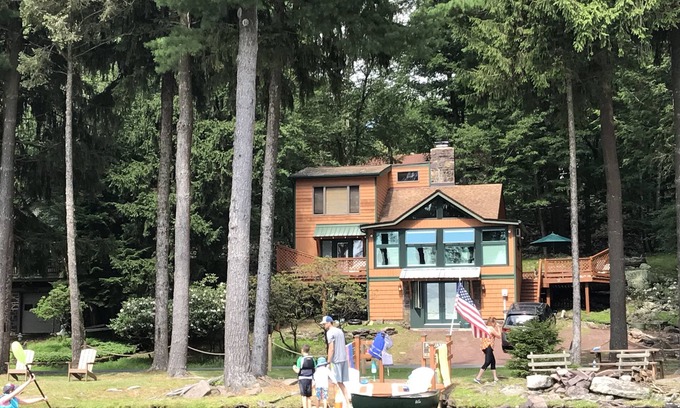 Lake Harmony House | LAKEFRONT REFUGE TO ENJOY NATURE'S SERENITY