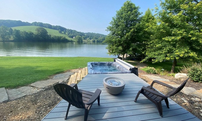Rockwood House | Lakefront Retreat at Watts Bar - Private Dock - Hot Tub