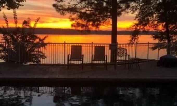 Reynolds Landing House | Lakefront Retreat!