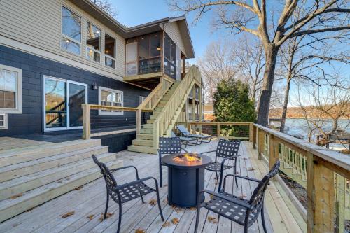 Bella Vista House | Lakefront Retreat with Game Room in Bella Vista!