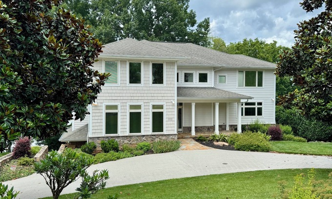 Loudon House | Lakefront Southern Charmer in Tellico Village