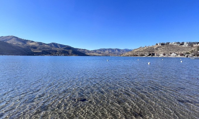 Chelan Condo | Lakefront Studio Condo~Step into the Lake at Spader Bay