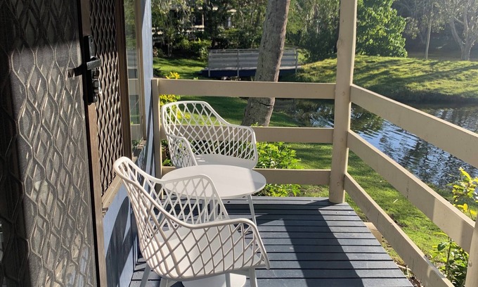 Urangan Cabin | Lakefront Turtle Retreat at Hervey Bay - 300 meters to Beach Hervey Bay
