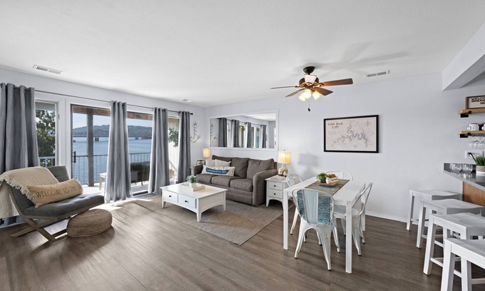 Kimberling City Condo | Lakefront w/Pool Access! Near Silver Dollar City