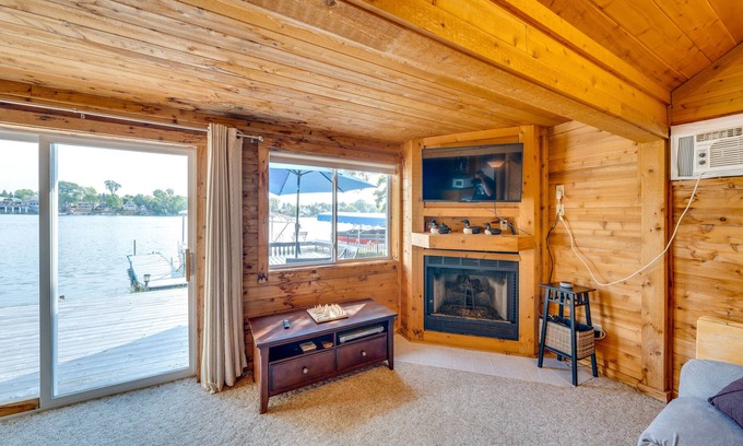 Maplewood Cottage | Lakefront Wisconsin Escape w/ Boat Dock & Kayaks!