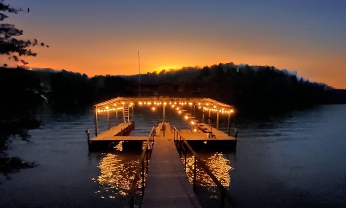 Dawsonville Cabin | Lakefront with 2-Tier Dock & Jet Ski Dock, Boat Lift, Pool Table, Kayaks, Tubes