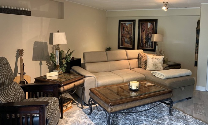 Central Okanagan House | Lakehouse Lower Suite
