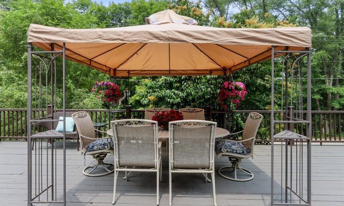 Country Club Estates House | Lakehouse Retreat |Near Country Club Estates w/Golf and Private Beach |Large Deck |Dogs Ok |Fenced