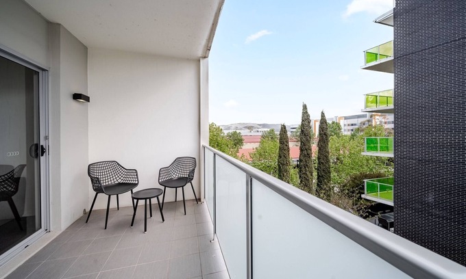 Greenway Apartment | Lakeside 1-Bed with A/C, Parking & Balcony