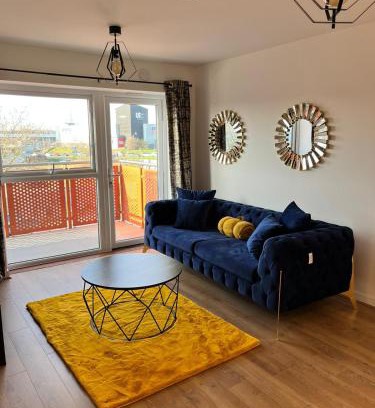 West Thurrock Apartment | Lakeside Apartment - 2 Bed, Free Parking