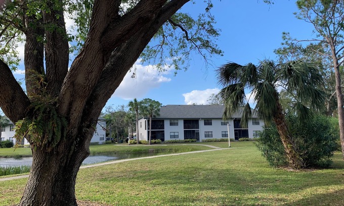 South Bradenton Condo | Lakeside Condo at Shorewalk, Bradenton. IMG, Beaches & Restaurants Nearby