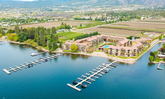 Westbank Condo | Lakeside Elegance: 3-Bedroom Condo at Barona Beach
