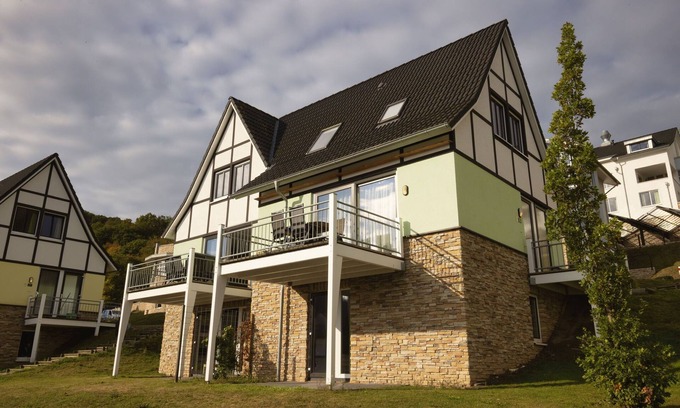 Heimbach Villa | Lakeside Escape at Heimbach