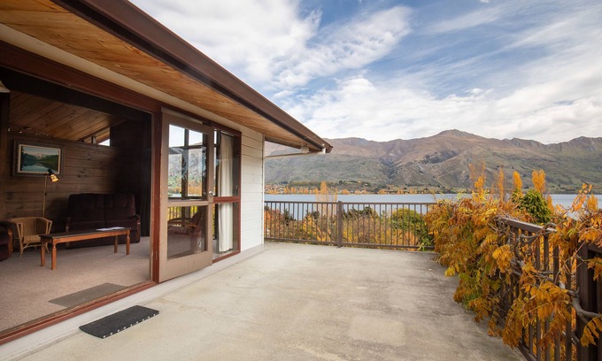 Wanaka Cottage | Lakeside Escape - Wanaka Holiday Bach