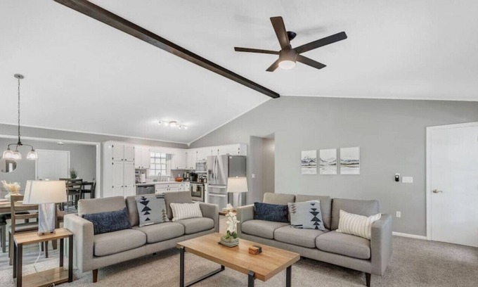 Seneca House | Lakeside Hill @ Keowee~ Family-Friendly Lake House