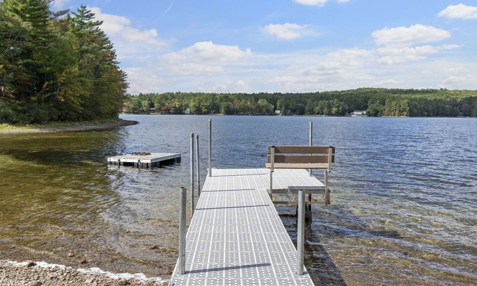 Gray House | Lakeside Living w\sandy beach within 25 minutes of Portland